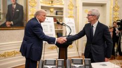 Donald Trump and Tim Cook