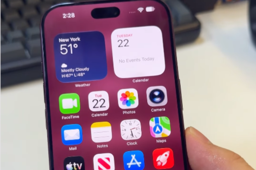 iOS 27 glitch freezing an iPhone screen