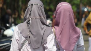 AI Chatbots Strip Religious Headwear Vulnerability