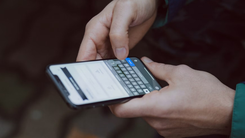 Republicans Push AI Robocalls