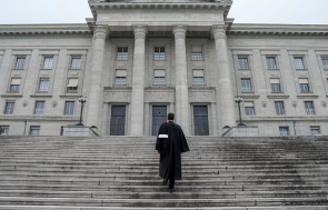 Swiss lawyer standing in front of the Federal Supreme Court
