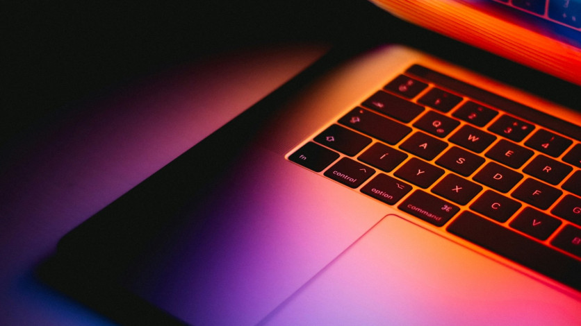 Apple MacBook Pro Embraces Touchscreens After 16 Years